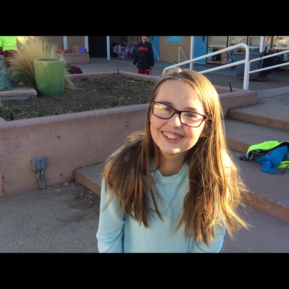 Meet your Poshers, Clinton & Sheridan - Picture 3 of 6